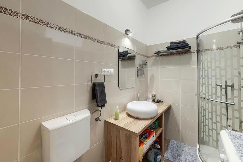 בודפשט Bright Sunny Apt At Keleti Station,Near Citycenter מראה חיצוני תמונה