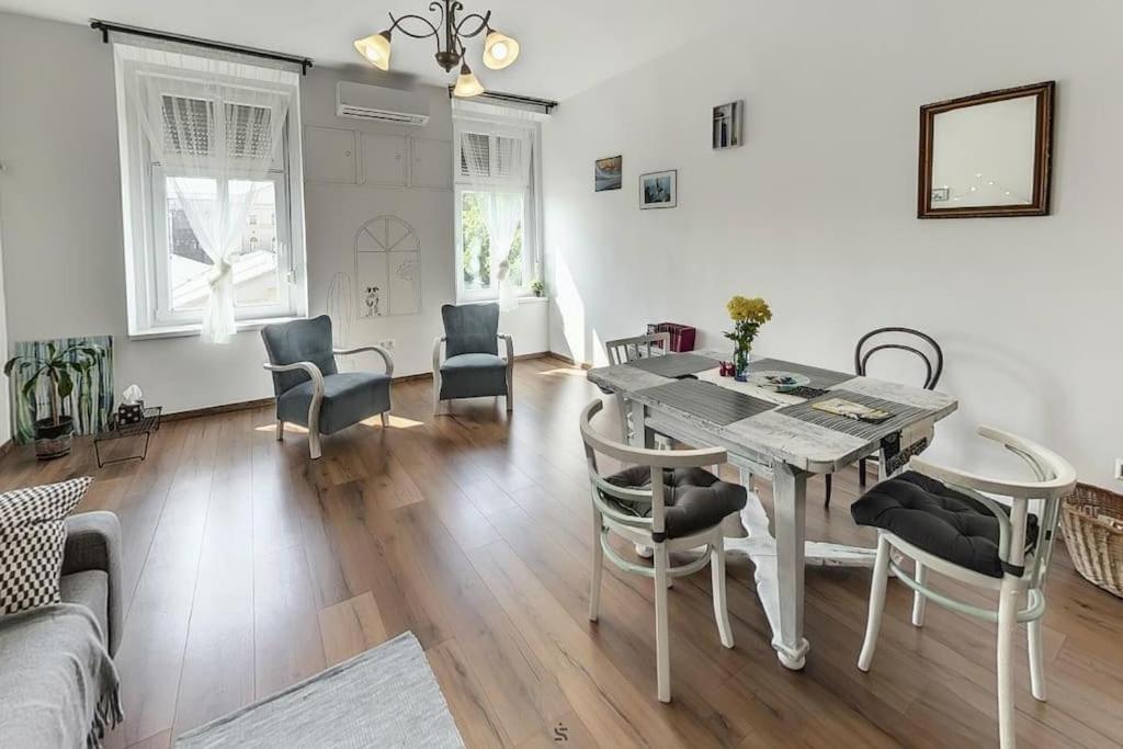 בודפשט Bright Sunny Apt At Keleti Station,Near Citycenter מראה חיצוני תמונה
