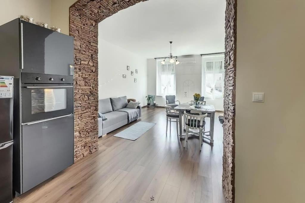 בודפשט Bright Sunny Apt At Keleti Station,Near Citycenter מראה חיצוני תמונה